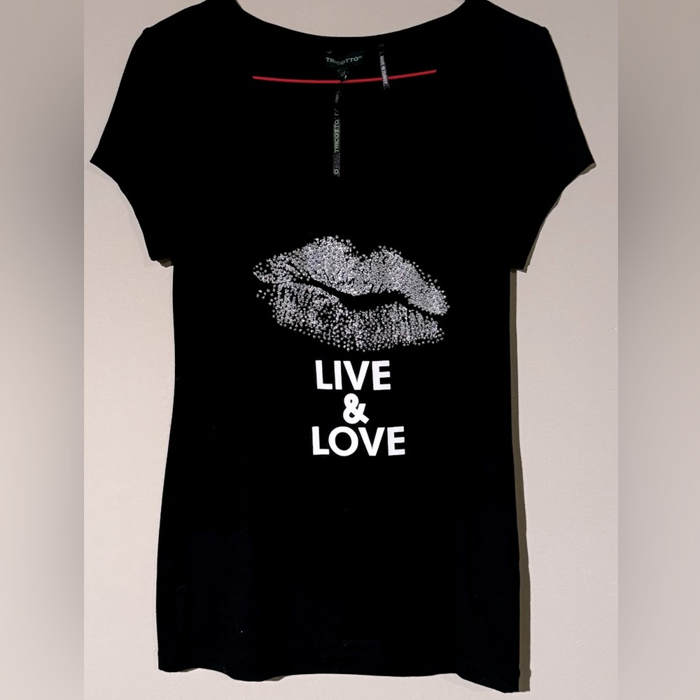 TRICOTYO LIVE & LOVE SHIRT EITH CRYSTAL LIPS. NWT, Never Worn, Size XS